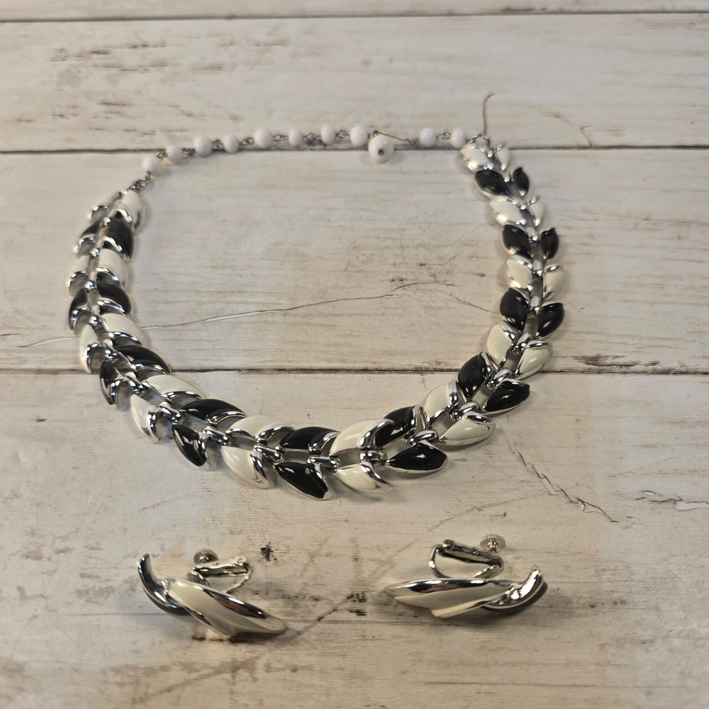 Vintage Black White Enamel Leaf Choker Necklace Screw Back Earrings Jewelry Set